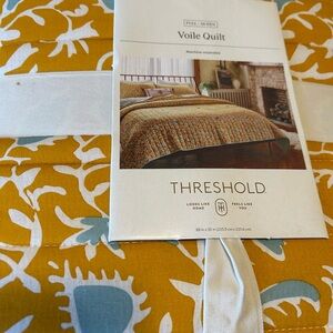 Threshold F/Q Viole Quilt